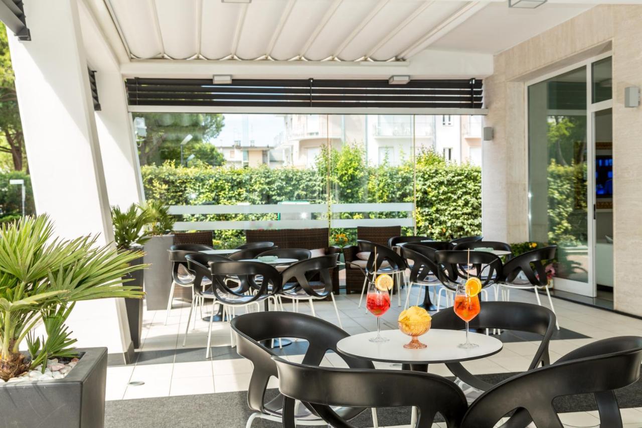 Hotel & Aparthotel Carinthia S Lido di Jesolo Kültér fotó