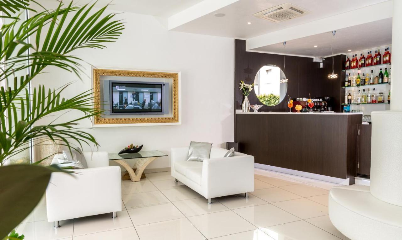 Hotel & Aparthotel Carinthia S Lido di Jesolo Kültér fotó
