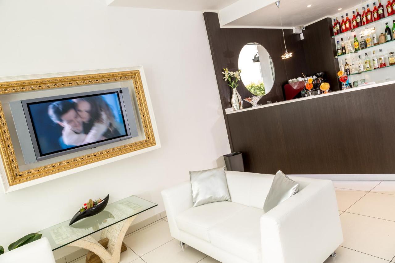 Hotel & Aparthotel Carinthia S Lido di Jesolo Kültér fotó